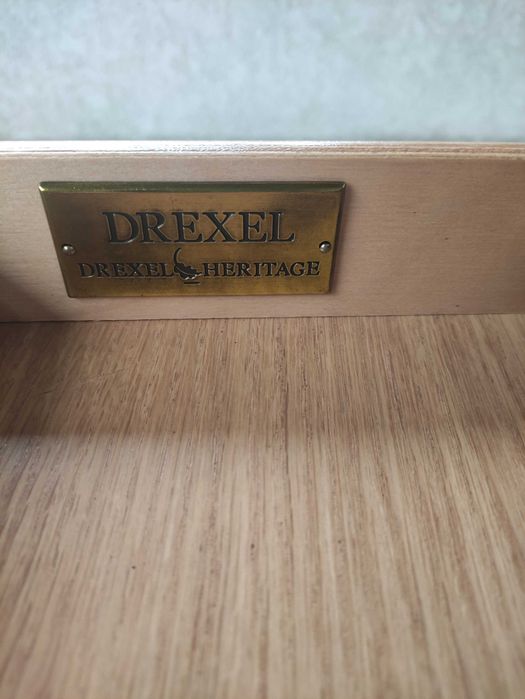 Малка масивна масичка