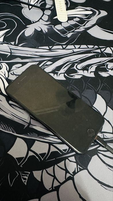 Продам Iphone 7