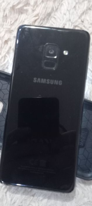Продам смартфон самсунг а 8