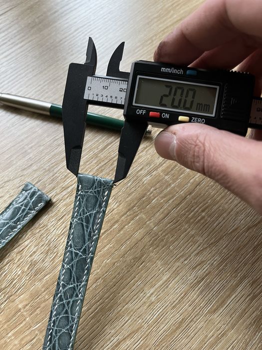 Curea pentru ceas din piele de crocodil, turcoaz, cusută manual