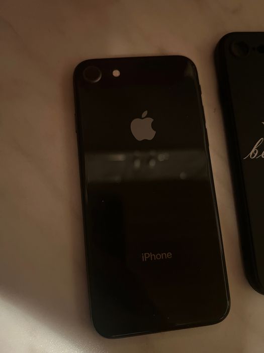 Vand iPhone 8 64 gb ca nou