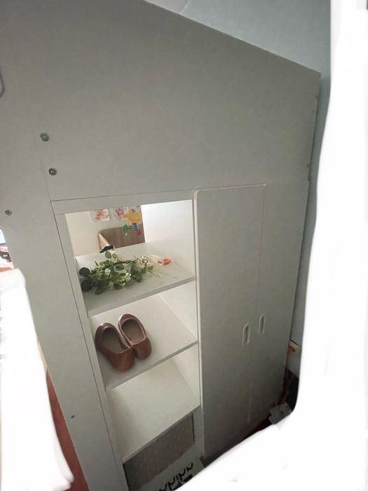 Легло с надстройка и гардероб