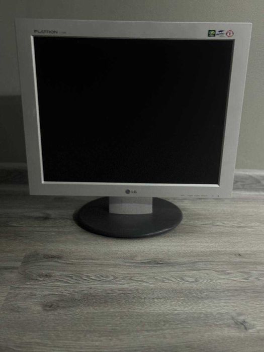 Монитор б/у LG состояние хорошее