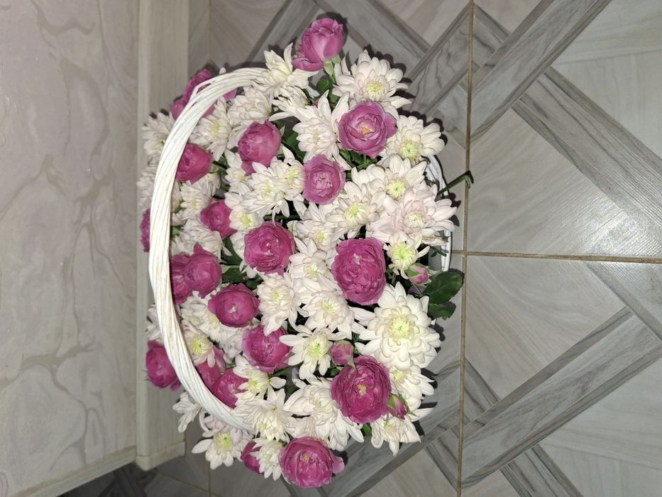 Букет цветов в корзине