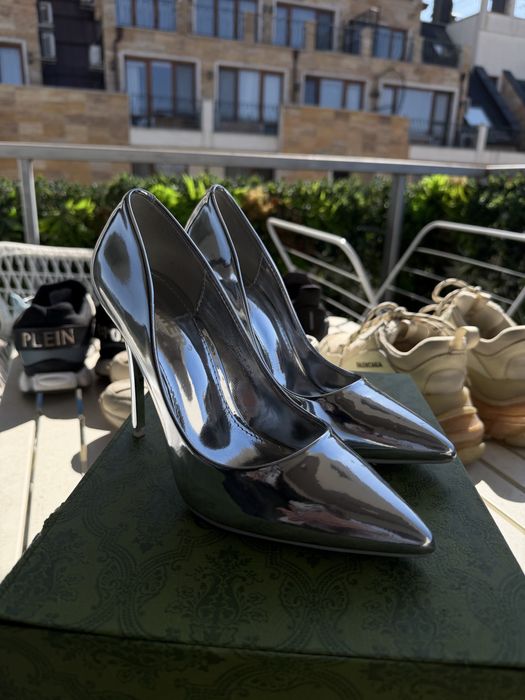 Обувки с висок ток