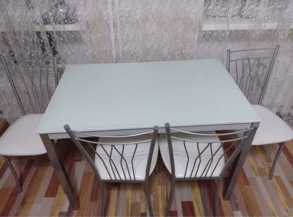 Продам обеденный стол