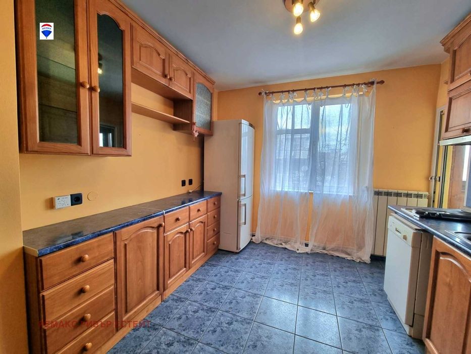 Тристаен апартамент за продажба в центъра на гр. Русе