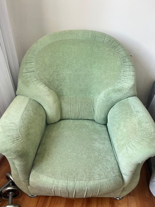 Продам б/у диван+2 кресла, есть торг