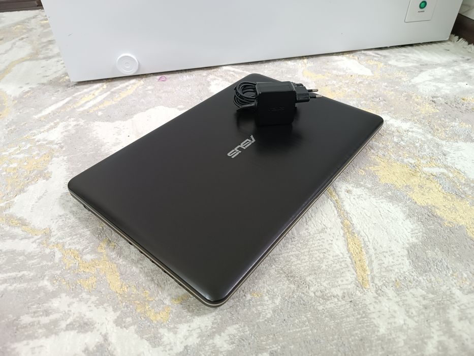 Ноутбук ASUS 4 ядерный.
