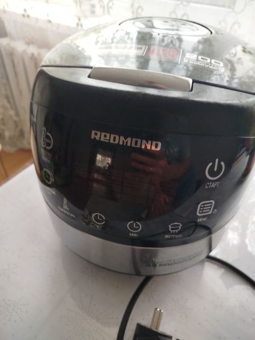 Мультиварка Redmond RMC-M90