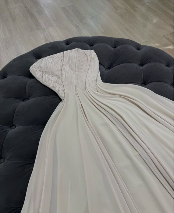 Вечернее платье молочный цвет