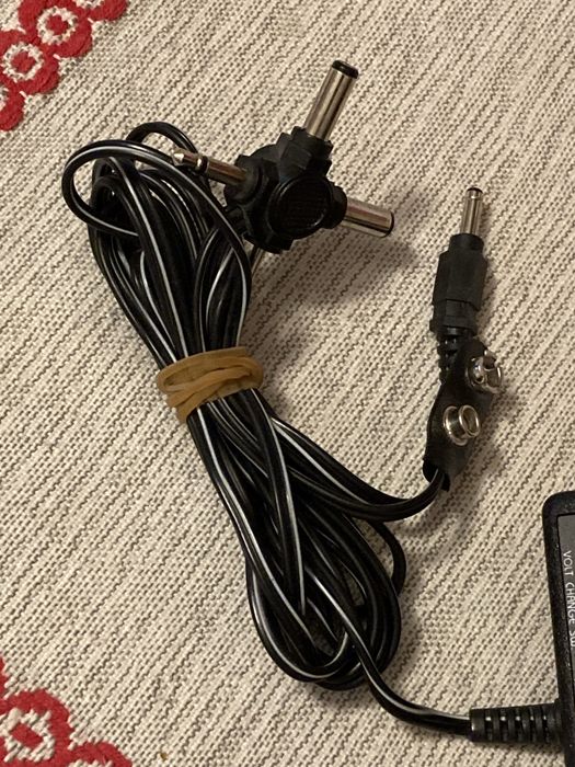 Adaptor putere reglabila . Transformator mai multe puteri . Incarcator temsiune variabila