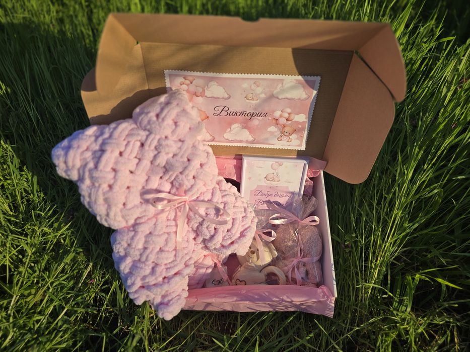 Персонализирана бебешка подаръчна кутия за новородено
