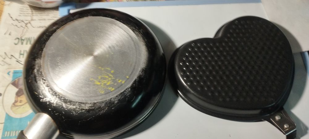 Продам минисковородки-блинницы.