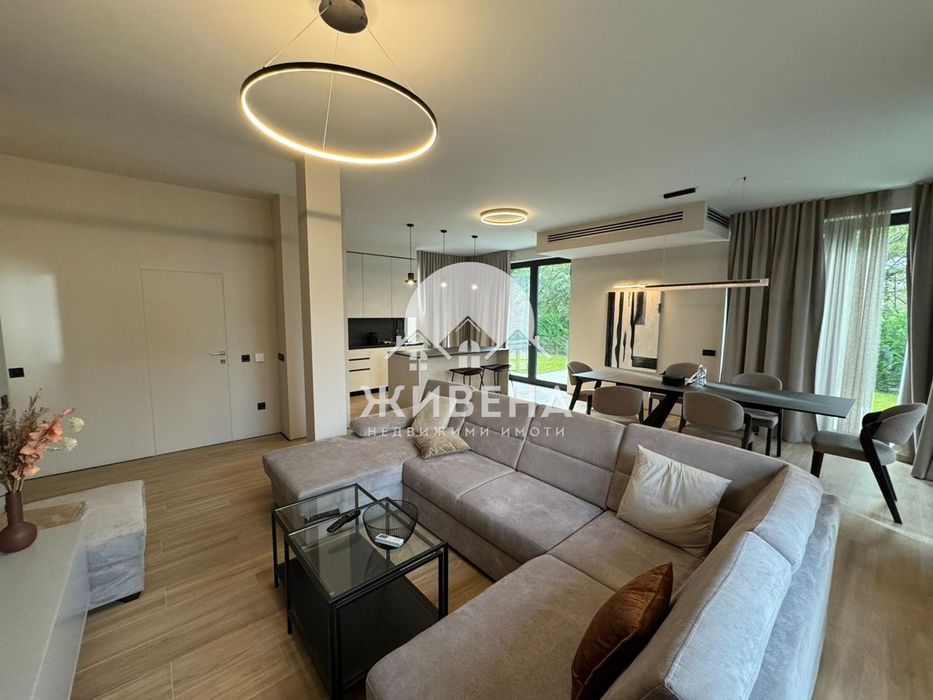 Отдавам двуетажна къща под наем, м-т Зеленика, 197 кв.м, с морска гле