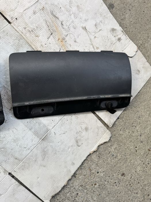 Capace carlig cui tractare bara spate vw passat b6 cod produs oem 3C9807397