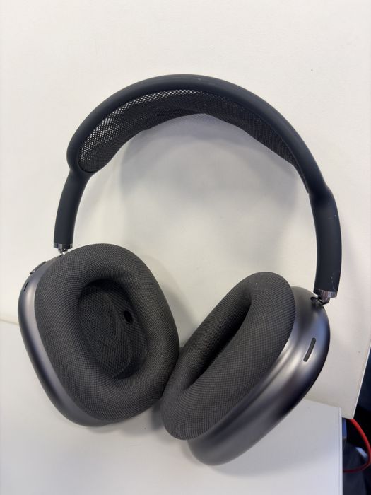 Airpods Max Lighting