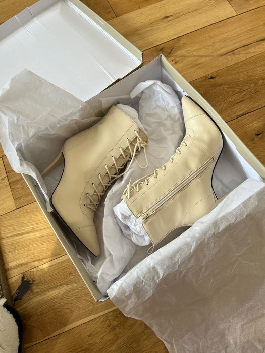 Бежави боти Arezzo