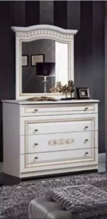 Комод с зеркалом