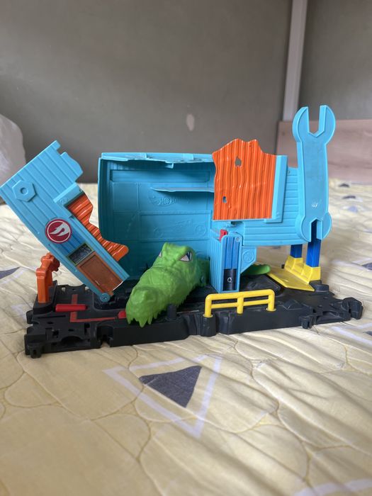 Hot wheels игрушка бу