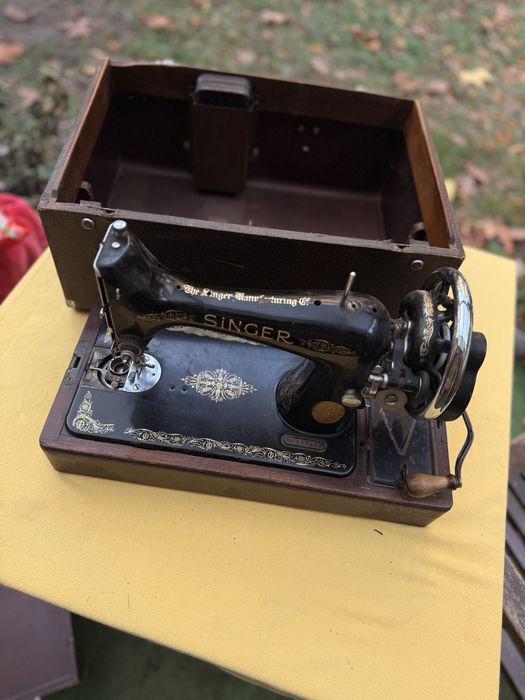 Masina de cusut manuala SINGER 99K, circa 1936, cu valiza – vintage