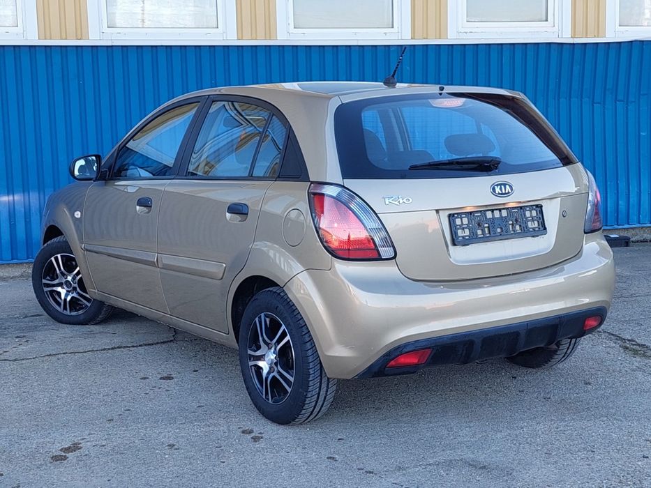 Kia Rio 2011  e5  1.4 (Benzina) 170000 Carte service  2 Chei