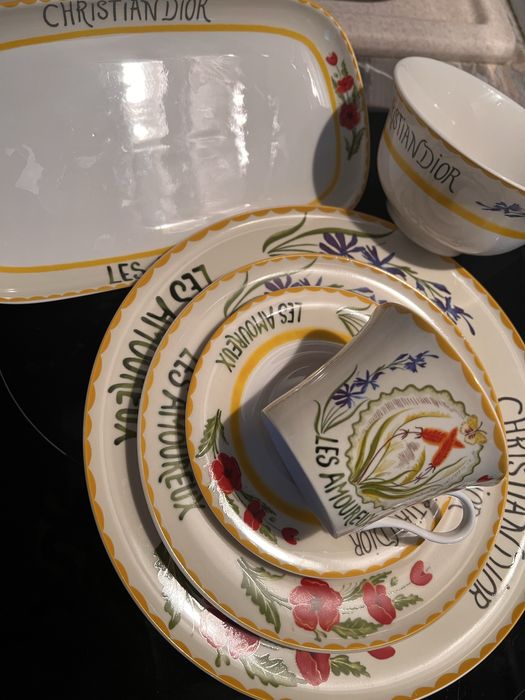 Продам чайный сервиз Cristian DIOR!