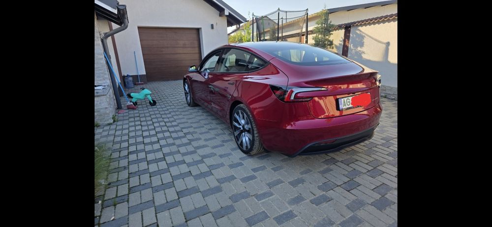 Tesla model 3   LONG RANGE AWD (4×4)