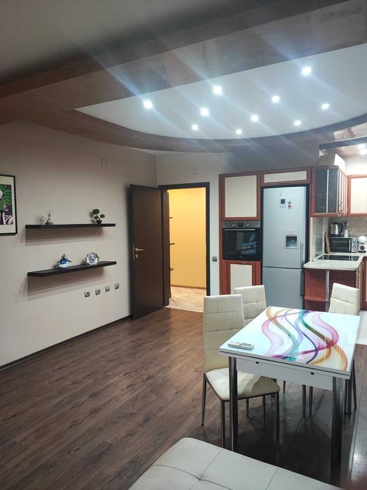 Дава се под наем Тристаен апартамент в Стара Загора, Била - 124 кв.м за 650 € - Снимка #1