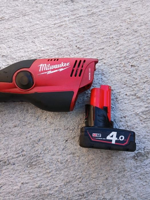 Акумулаторна хидравлична преса за кримпване на пресфитинги Milwaukee M