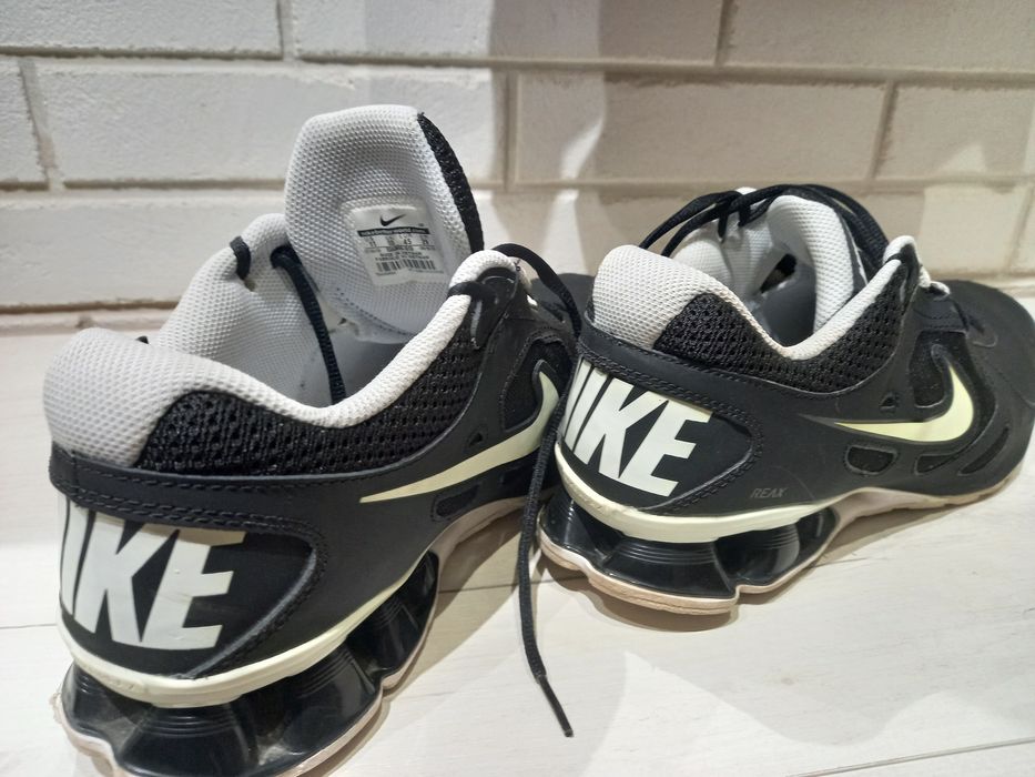 Маратонки Nike reax tr7 45номер