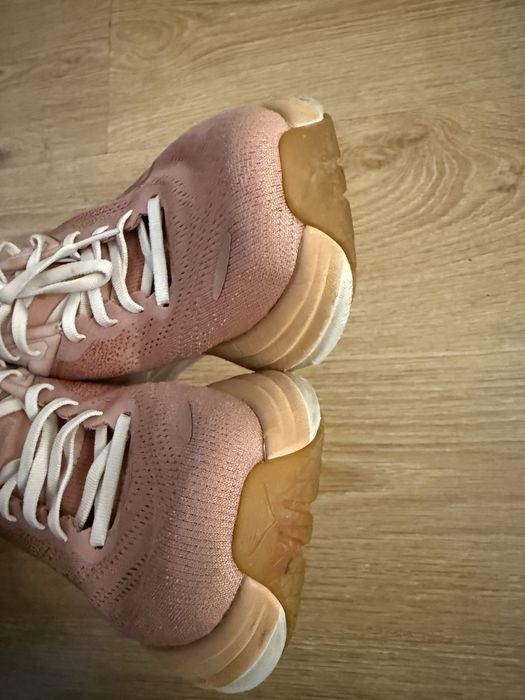 Adidasi Hoka model Bondi 8 dama