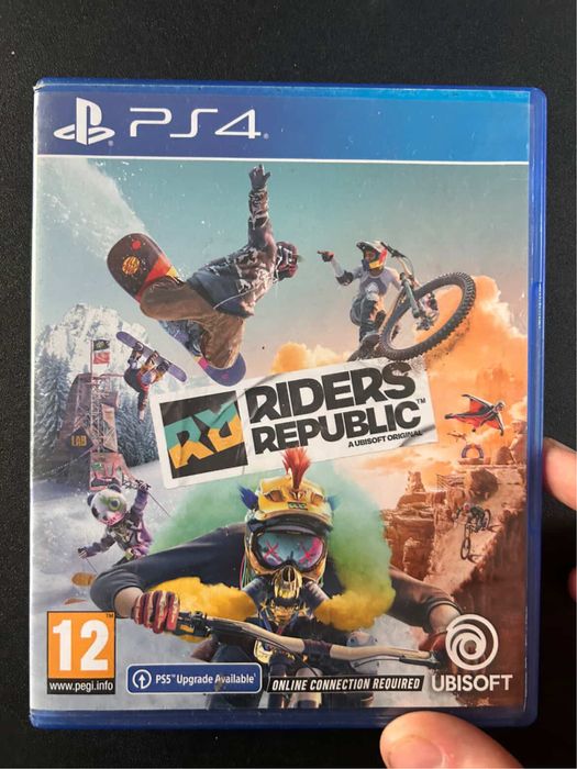 Ps4 slim 1 TB идва с пет игри