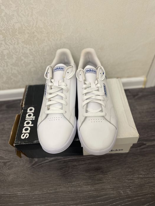 Крассовки adidas