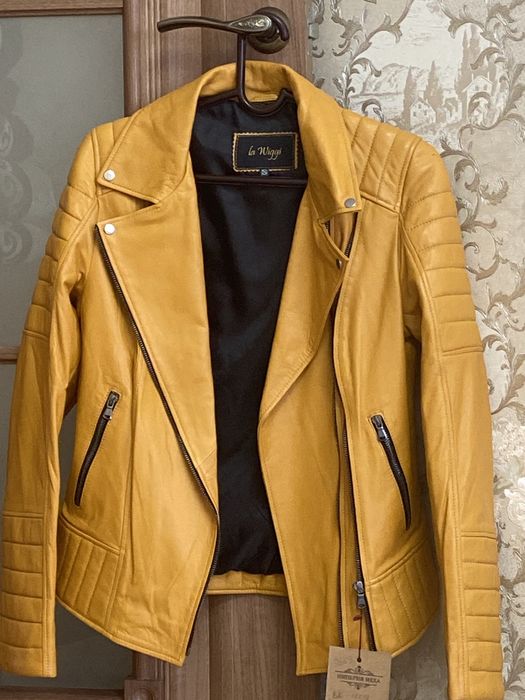 Продам куртку весна