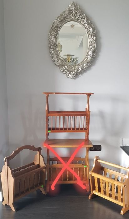 Măsuță veche pentru cafea și ziare/reviste