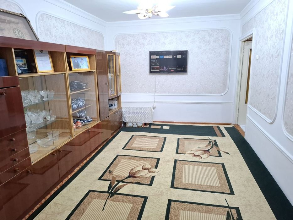 Уй сотилади ! Мирзаобод 1 ойлик часть ёнида 4 хонали уй сотилади