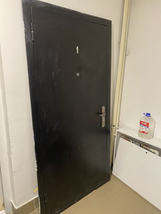 Продам входную дверь