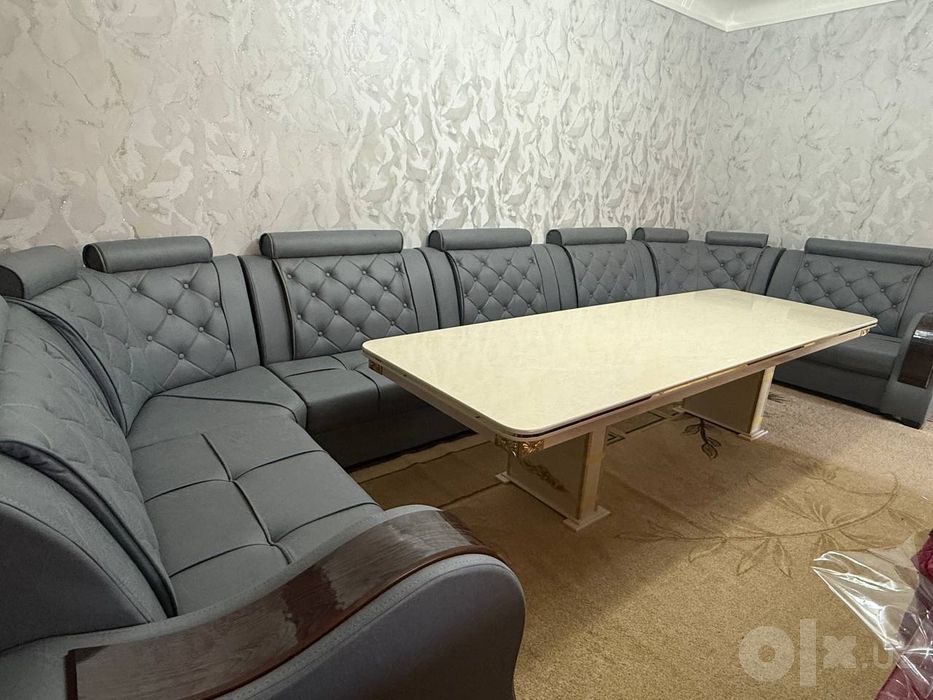 Продаю угловой диван для гостиной.