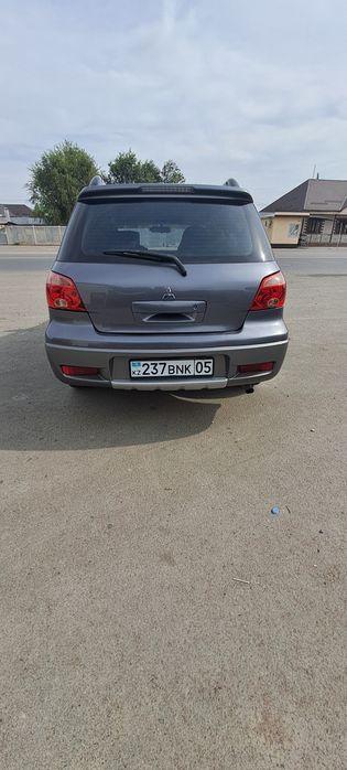 Продам машину Митсубиси аутлендер 1