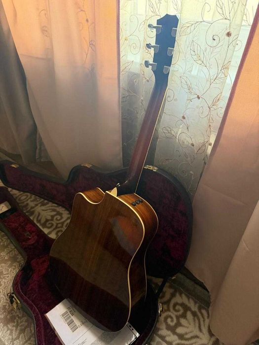 Taylor 710ce (Engelmann Spruce, Ebony) — оригинал