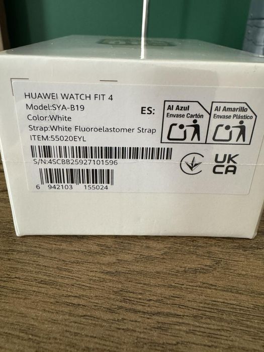 Продавам Huawei Watch 4 Series – дамски, чисто нов с гаранция