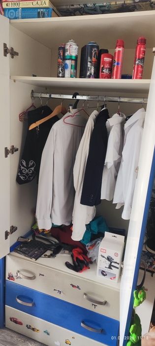 Шкаф в детскую синий