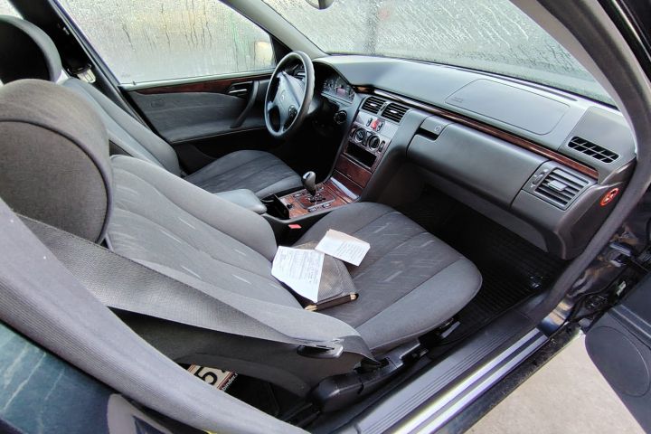 Punte spate Mercedes-Benz E-Class 2001