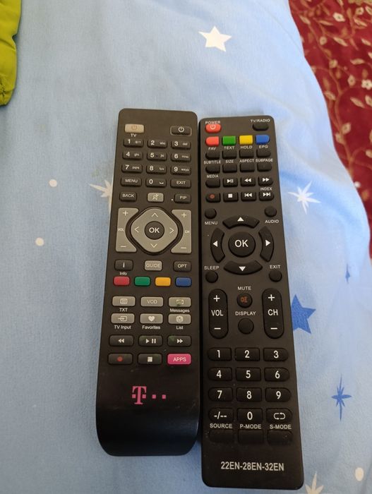 Vând doua telecomenzi 50 lei bucata