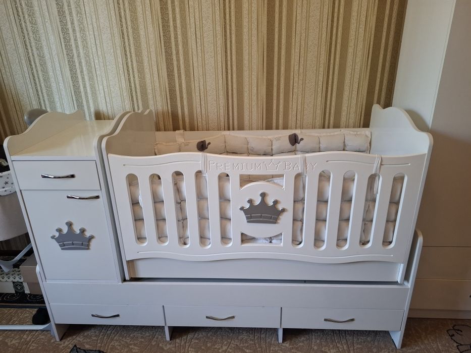 Детская кровать со шкафом.