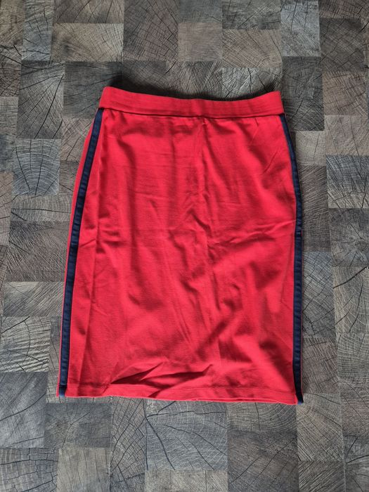 Дамска червена пола М