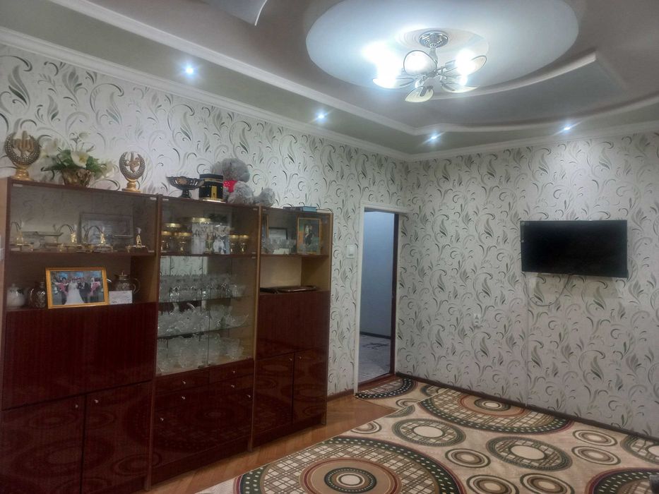 Продаётся квартира в мирабаском районе ул чехова  115кв .5 ком