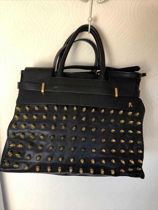 Replay черна чанта със златисти шипове