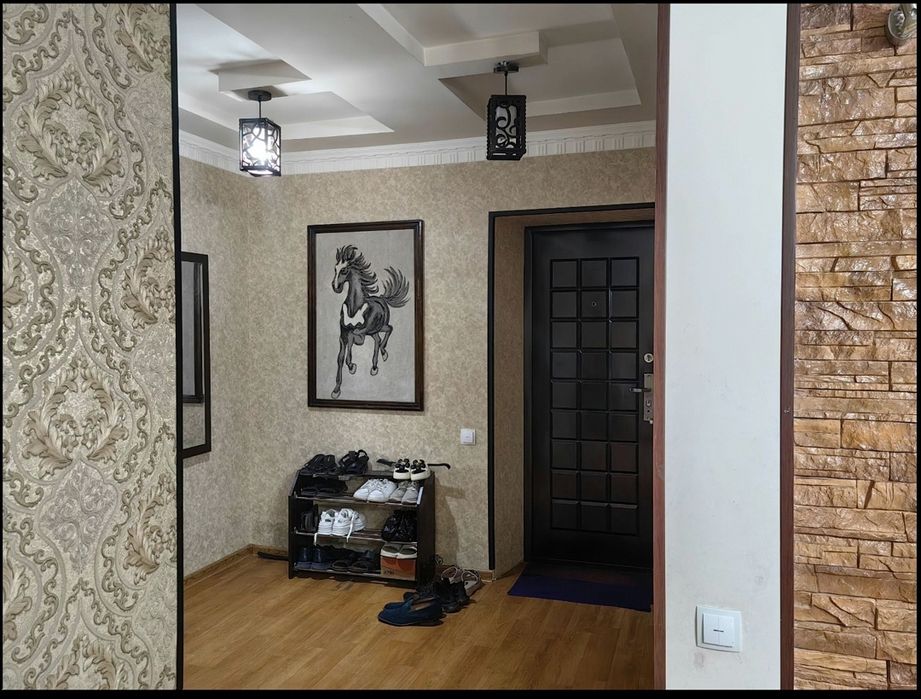 3 хонали кв сотилади. Троицкий, универ физкультура